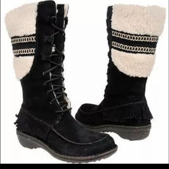 UGG Shoes - UGG shoreline winter boots sz 8